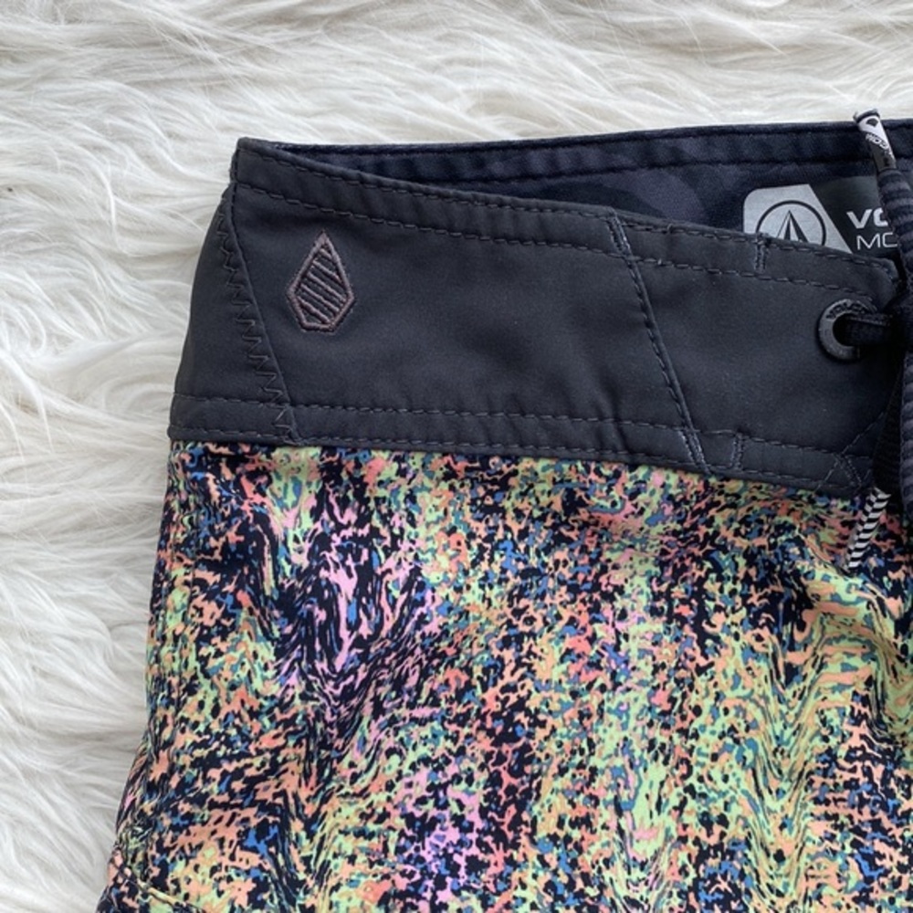 Volcom | Mod-Tech Multicolored Print Board Shorts - Picture 2 of 14